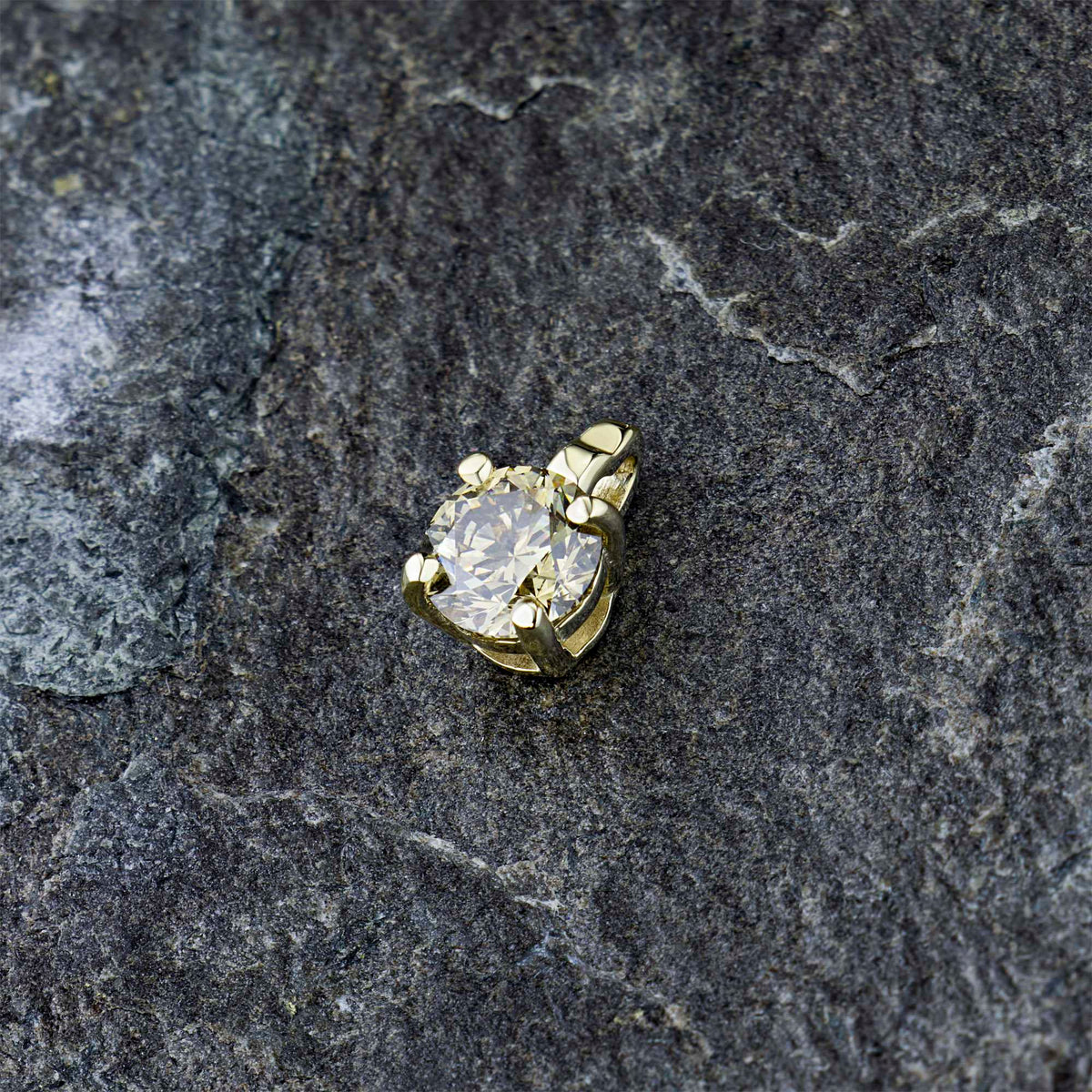 14K Yellow Gold Pendant with Natural Diamonds