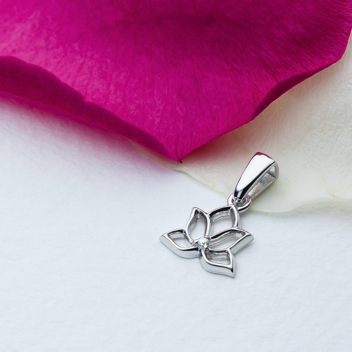 Sterling Silver Pendant with Natural Diamonds