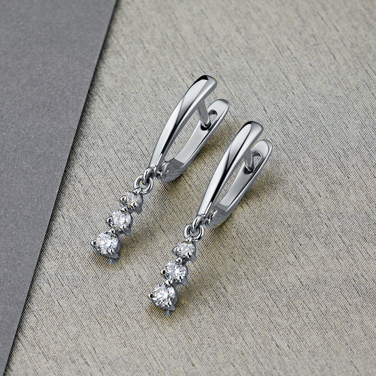 14K White Gold Earrings with Natural Diamonds